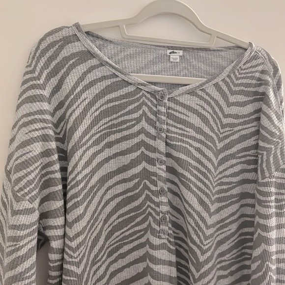 Aerie Waffle Knit Long Sleeve Henley Top Zebra Print - Picture 3 of 5